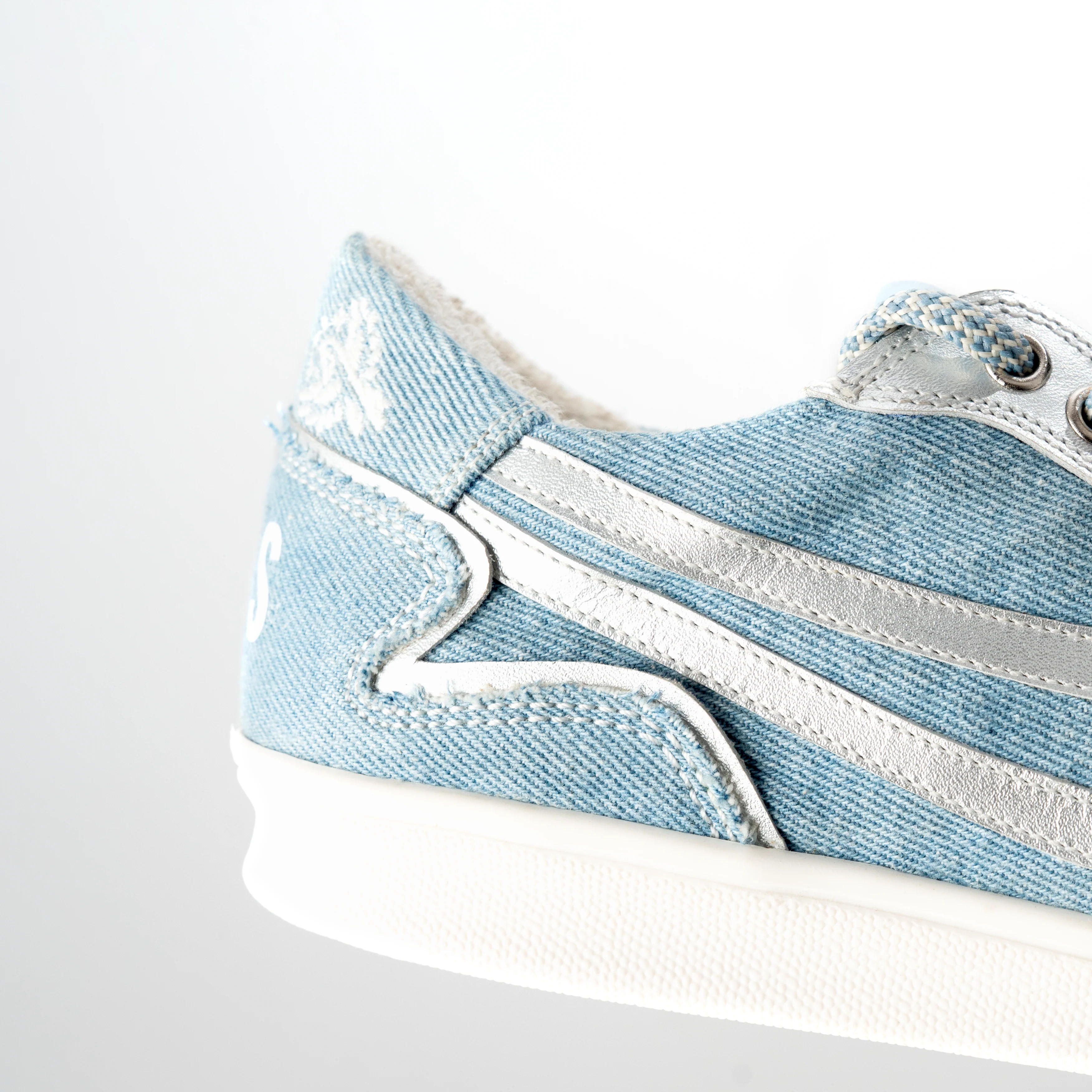 Gully Number 001 - Baaz Baadal Blue - Image 6